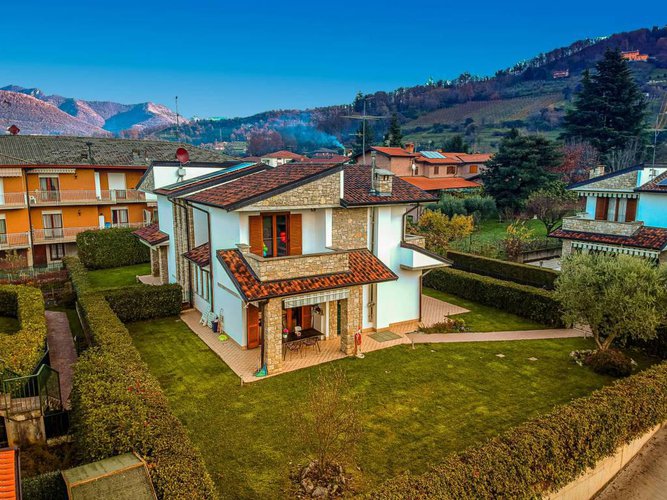 BIFAMILIARE VILLA DI SERIO ZONA PEDECOLLINARE Villa di Serio