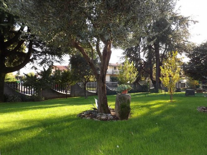 Villa su piano unico con ampio giardino Brusaporto