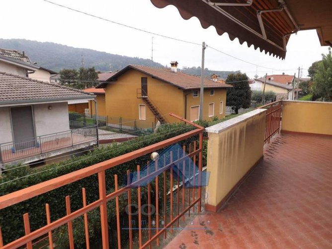 ttrilocale con box Carobbio degli Angeli