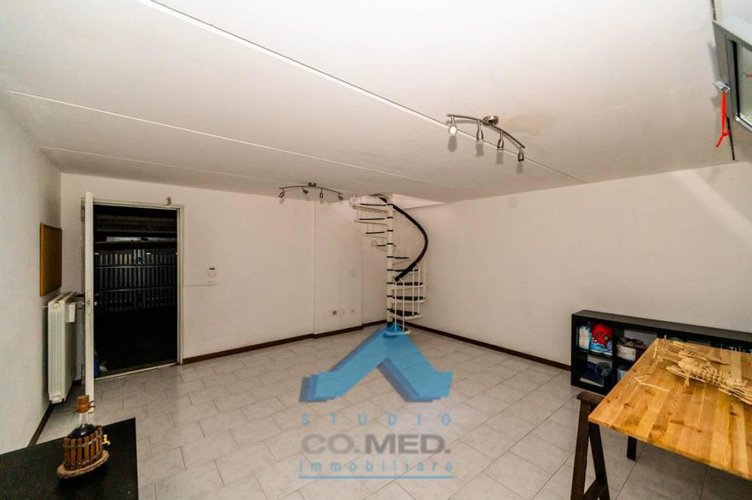 Bilocale in villa con taverna € 90.000 Bagnatica