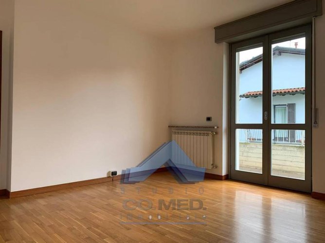 Ampio trilocale Berzo San Fermo € 89.000 T3896 Berzo San Fermo