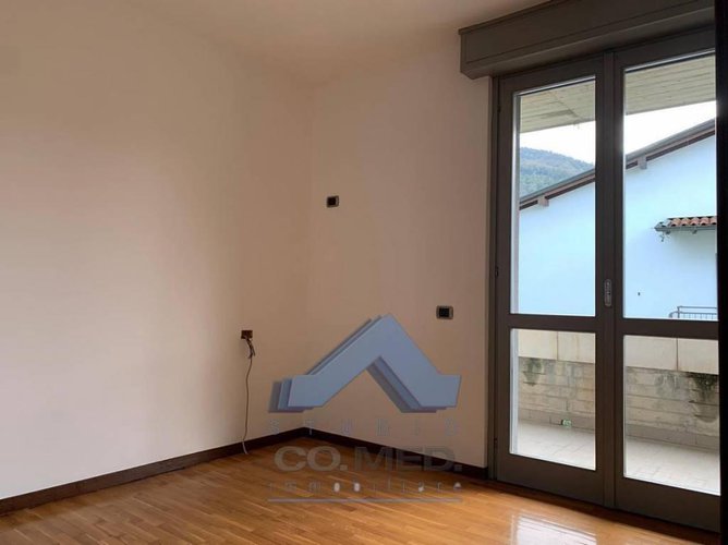 Ampio trilocale Berzo San Fermo € 89.000 T3896 Berzo San Fermo