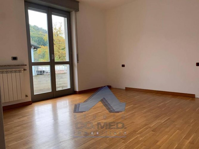 Ampio trilocale Berzo San Fermo € 89.000 T3896 Berzo San Fermo