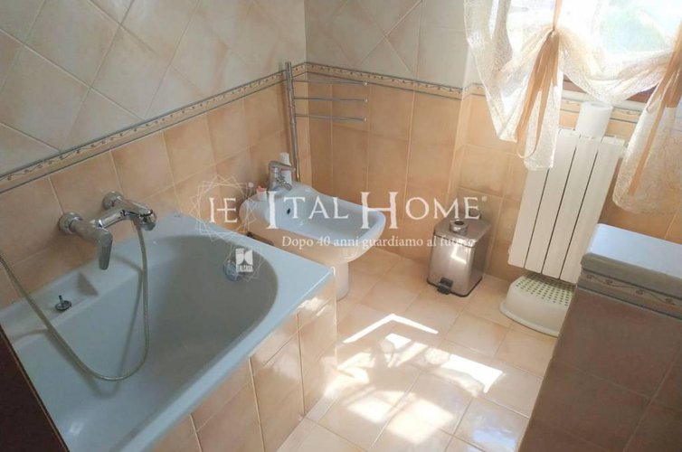 Borgo Palazzo, Vendesi Quadrilocale con doppi servizi + Box Bergamo