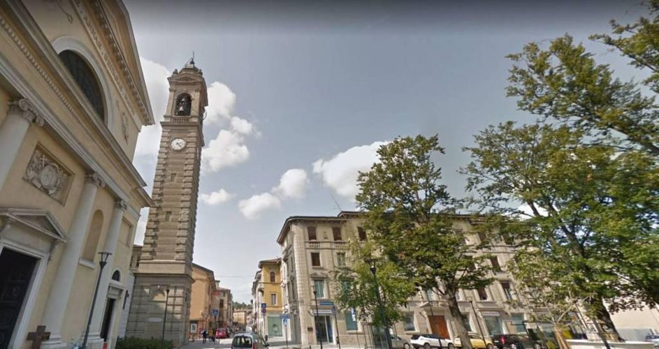 P.zza S.Anna, in corte storica, Bilocale da ristrutturare. Bergamo