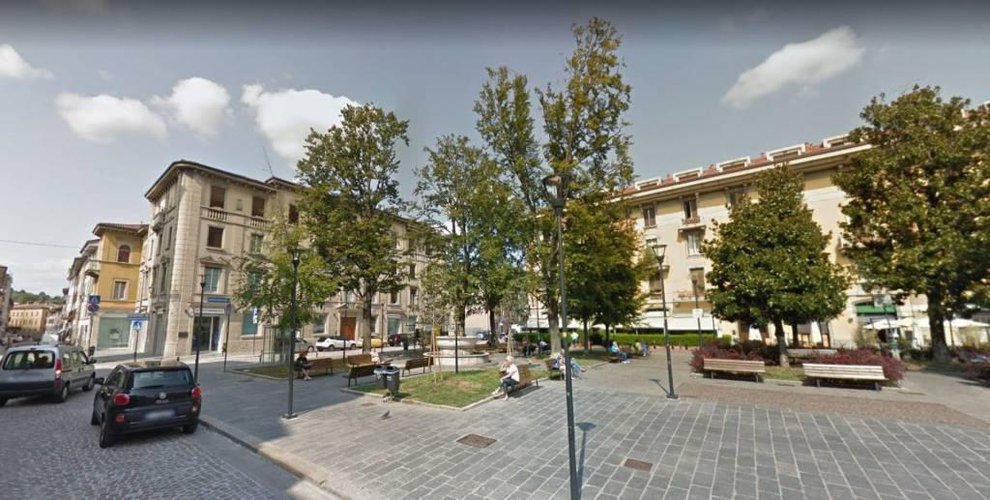 P.zza S.Anna, in corte storica, Bilocale da ristrutturare. Bergamo