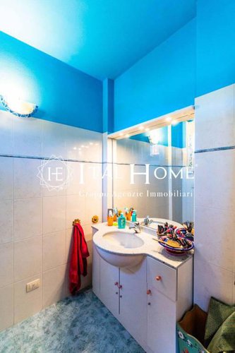 Vendesi immersa nel verde meravigliosa villa Villa d'Almè