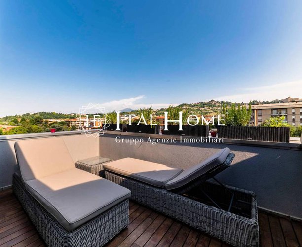 Vendesi Splendido Attico bipiano, con terrazze, box doppio..