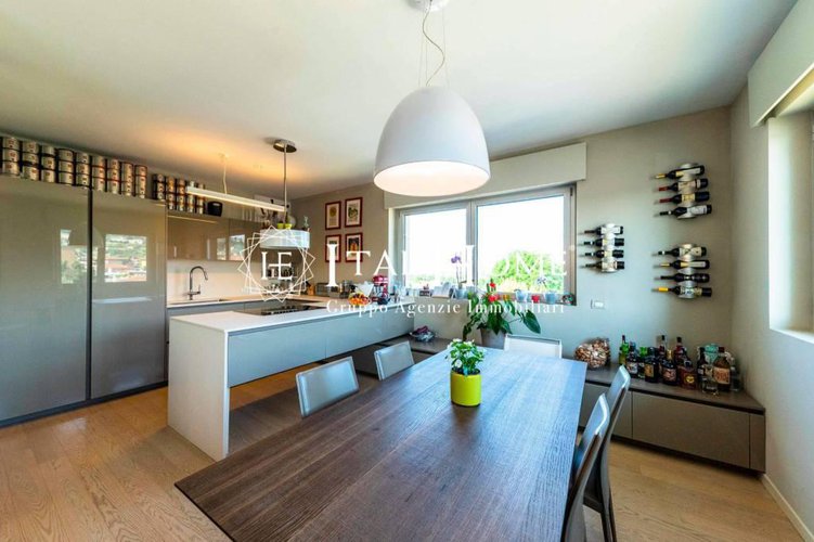 Vendesi Splendido Attico bipiano, con terrazze, box doppio.. Bergamo