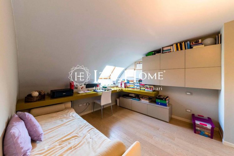 Vendesi Splendido Attico bipiano, con terrazze, box doppio.. Bergamo