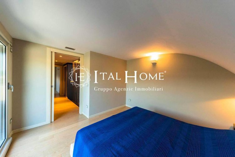 Vendesi Splendido Attico bipiano, con terrazze, box doppio.. Bergamo