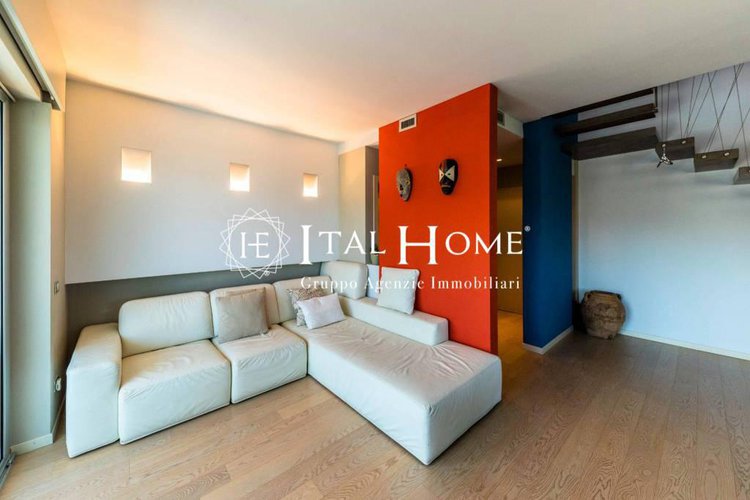 Vendesi Splendido Attico bipiano, con terrazze, box doppio.. Bergamo