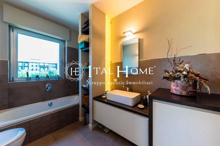 Vendesi Splendido Attico bipiano, con terrazze, box doppio.. Bergamo