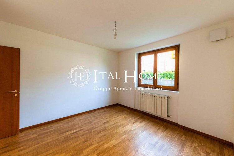 Bergamo città, Vendesi appartamento in villa con giardino Bergamo