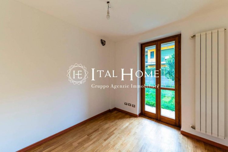 Bergamo città, Vendesi appartamento in villa con giardino Bergamo