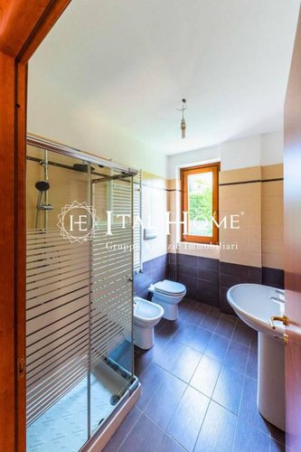 Bergamo città, Vendesi appartamento in villa con giardino Bergamo