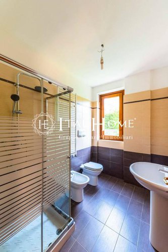 Bergamo città, Vendesi appartamento in villa con giardino Bergamo