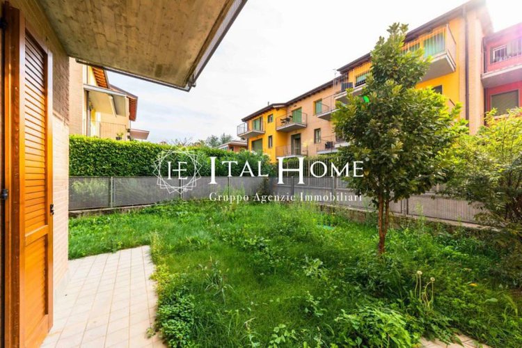 Bergamo città, Vendesi appartamento in villa con giardino Bergamo