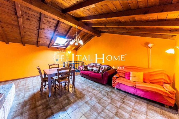 Vendesi caratteristica porzione di casa con box Bergamo