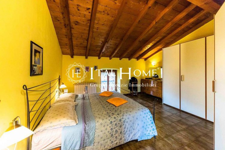 Vendesi caratteristica porzione di casa con box Bergamo