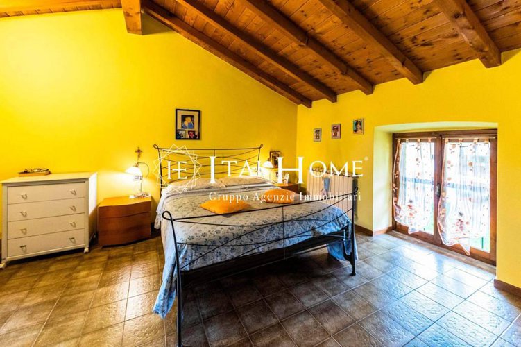 Vendesi caratteristica porzione di casa con box Bergamo