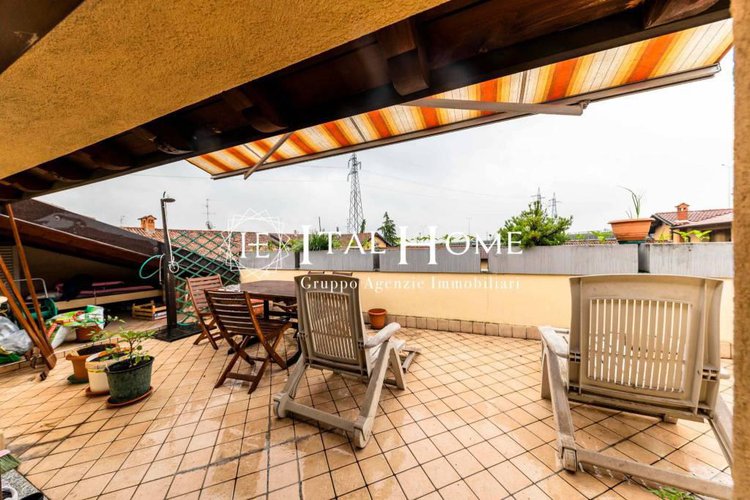 Vendesi caratteristica porzione di casa con box Bergamo