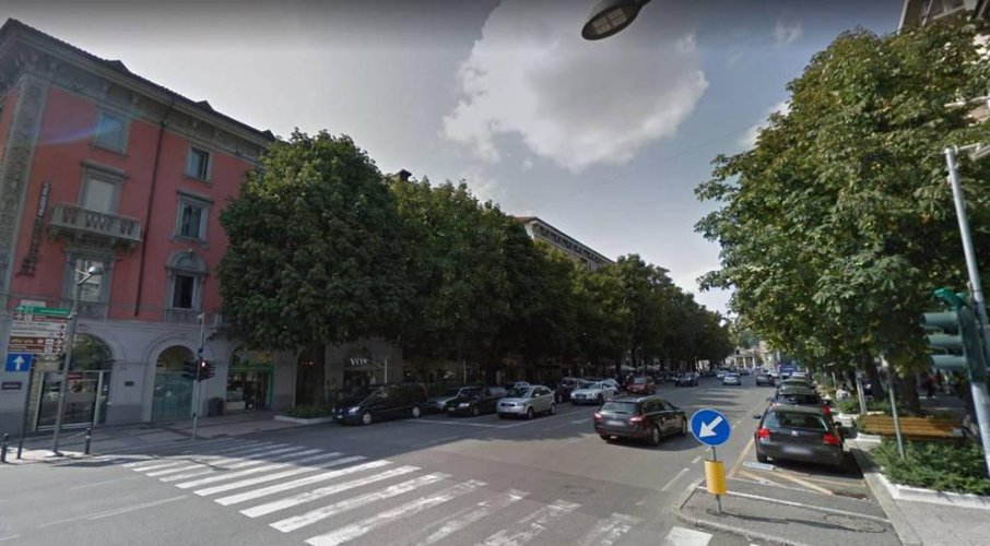 Vendesi Magazzino + Bagnetto al piano terra Bergamo