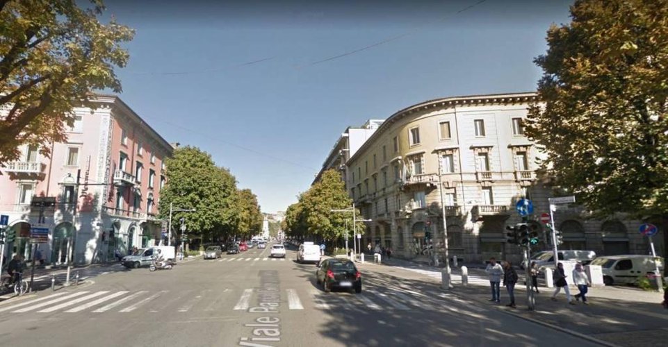 Vendesi Magazzino + Bagnetto al piano terra Bergamo