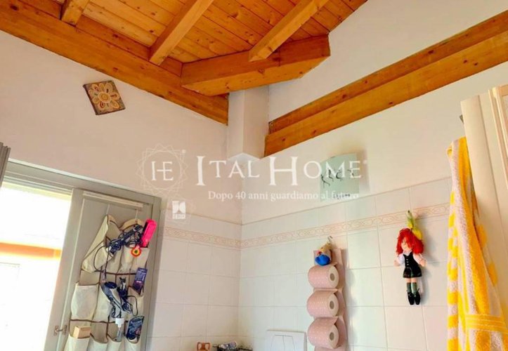 Bergamo città, Vendesi porzione di casa con giardino, box Bergamo