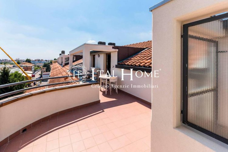 Vendesi luminoso Attico con terrazza stellare, box doppio Bergamo