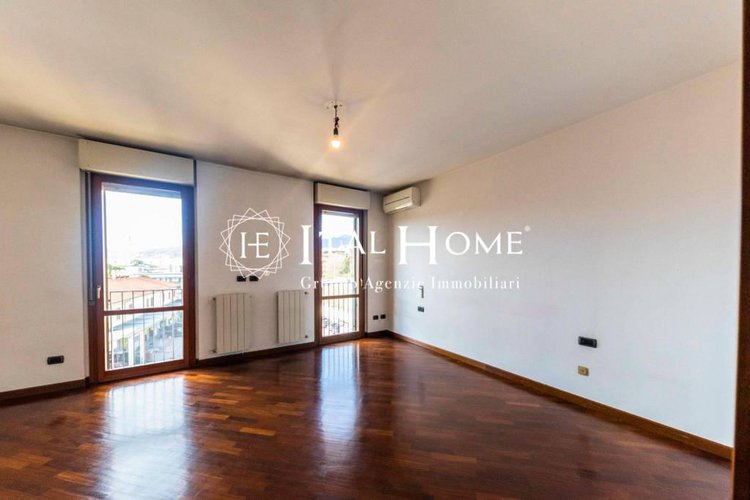 Vendesi luminoso Attico con terrazza stellare, box doppio Bergamo