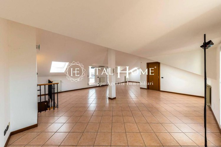 Vendesi luminoso Attico con terrazza stellare, box doppio Bergamo