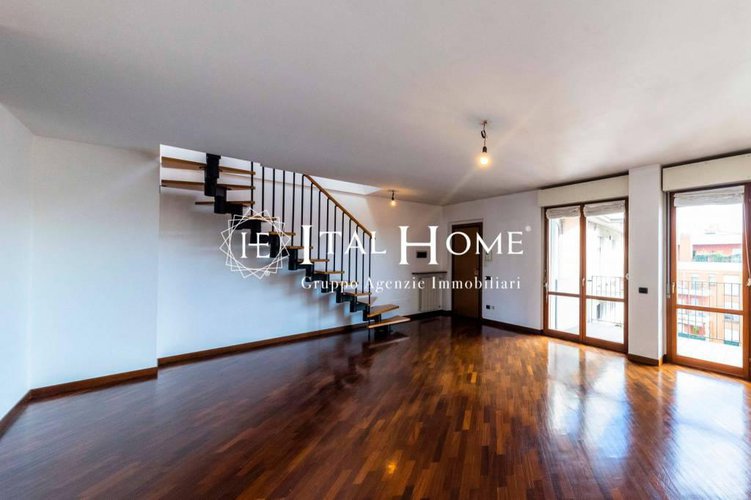 Vendesi luminoso Attico con terrazza stellare, box doppio Bergamo