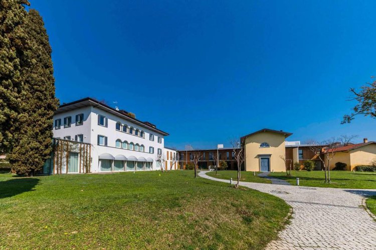 Redona, Vendesi lussuosa villa singola con parco privato Bergamo