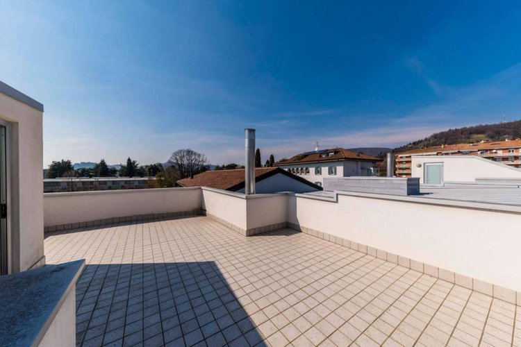 Redona, Vendesi lussuosa villa singola con parco privato Bergamo