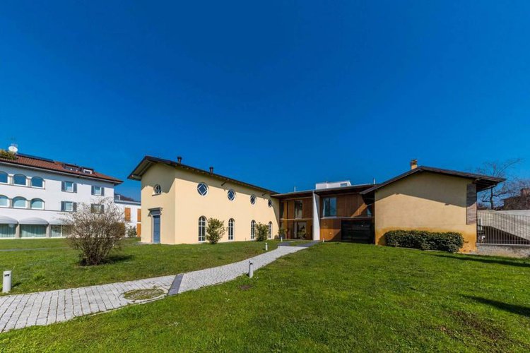 Redona, Vendesi lussuosa villa singola con parco privato Bergamo