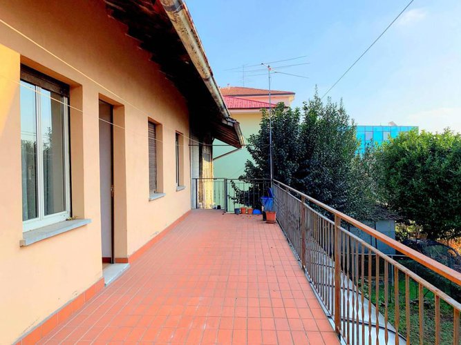 Redona, Vendesi porzione di casa con terrazza, incluso box Bergamo