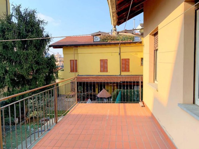 Redona, Vendesi porzione di casa con terrazza, incluso box Bergamo