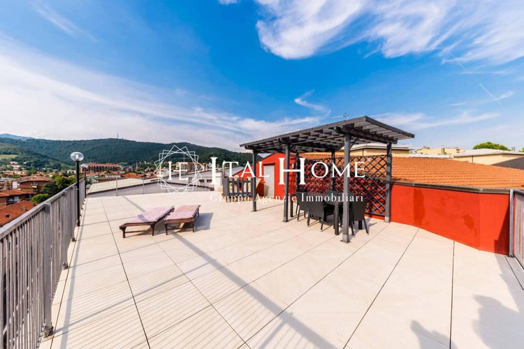 Vendesi strepitoso Attico con vista 360° Box incluso Bergamo