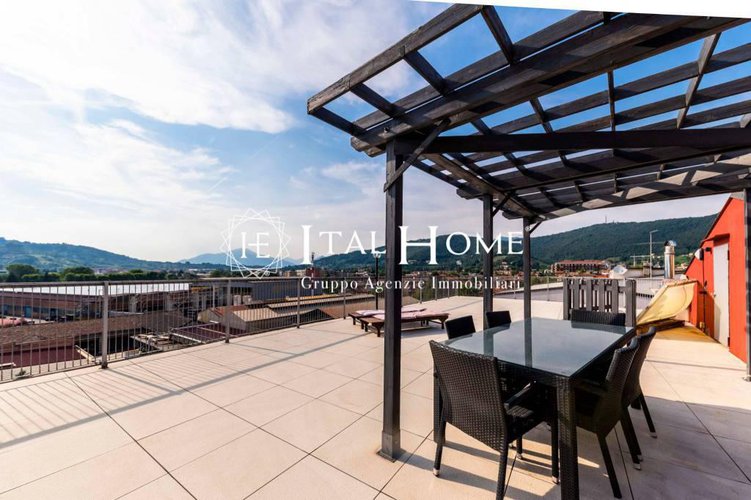 Vendesi strepitoso Attico con vista 360° Box incluso Bergamo