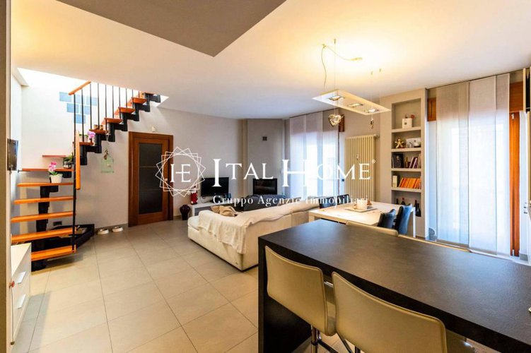 Vendesi strepitoso Attico con vista 360° Box incluso Bergamo