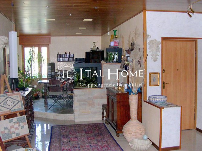 Vendesi bellissima soluzione in Centro con terrazza Bergamo