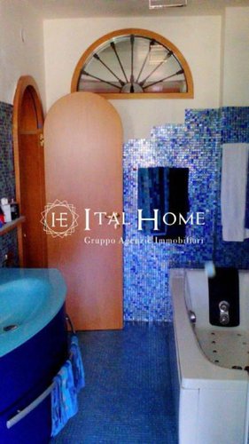 Vendesi bellissima soluzione in Centro con terrazza Bergamo