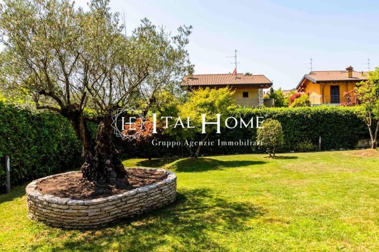 Ai piedi dei colli, Vendesi bellissima e moderna Villa Bergamo