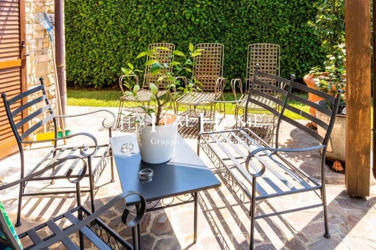 Ai piedi dei colli, Vendesi bellissima e moderna Villa Bergamo