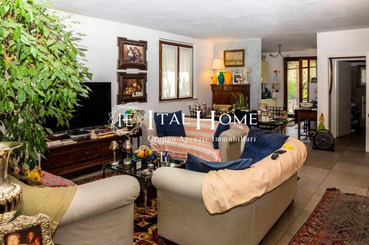 Ai piedi dei colli, Vendesi bellissima e moderna Villa Bergamo