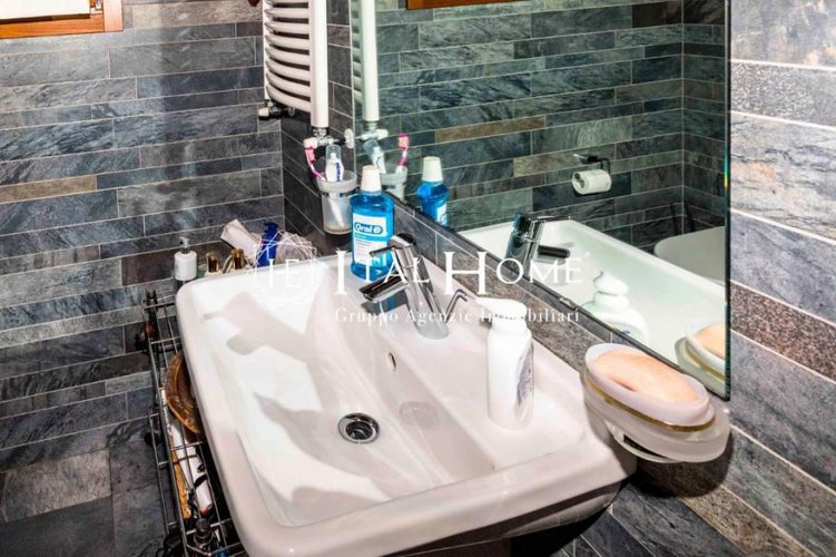 Ai piedi dei colli, Vendesi bellissima e moderna Villa Bergamo