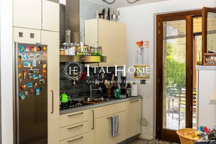 Ai piedi dei colli, Vendesi bellissima e moderna Villa Bergamo