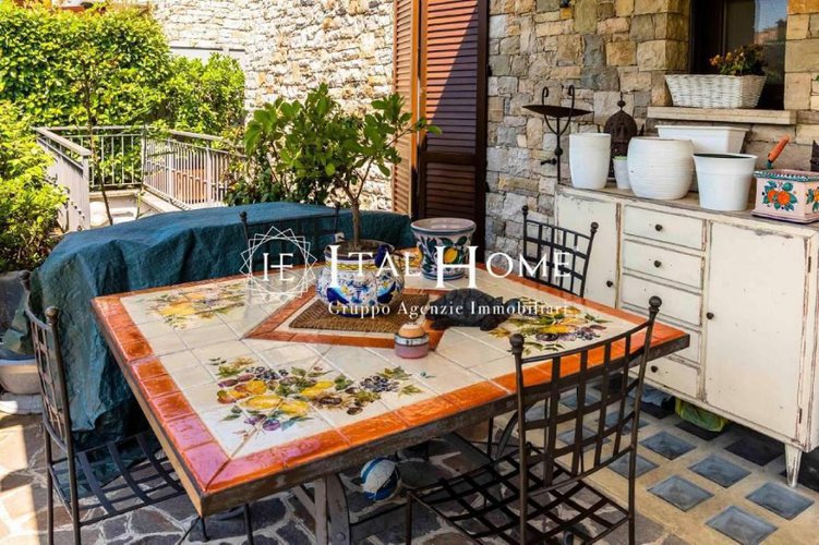 Ai piedi dei colli, Vendesi bellissima e moderna Villa Bergamo