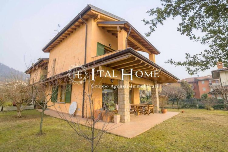 Redona Alta, Vendesi prestigiosa villa singola Bergamo